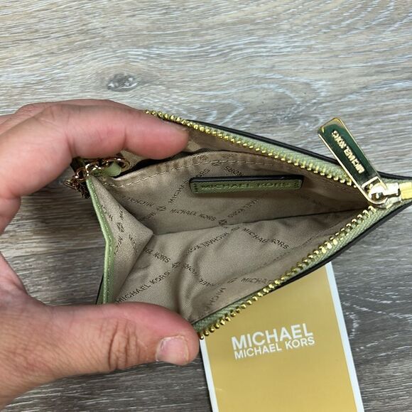 1008-5 NWOT Michael kors green card wallet - Picture 3 of 9